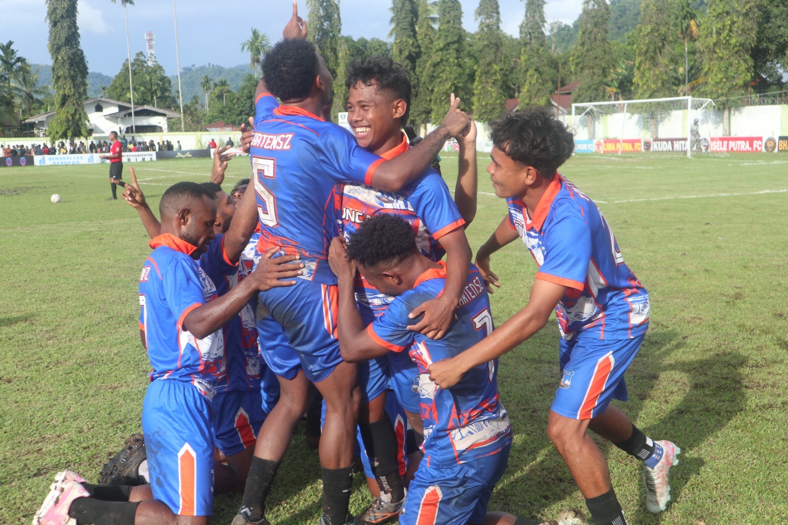Cartenz FC Persembahkan Hadiah HUT Ke-17 Kabupaten Puncak Dengan Sukses Menuju Final Badai Cartenz Cup V